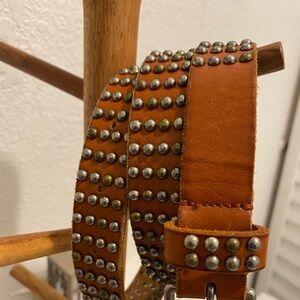 J CREW Women’s “Leather Metal Studded Belt” Size XL 38” Cognac Brown/Brass EUC